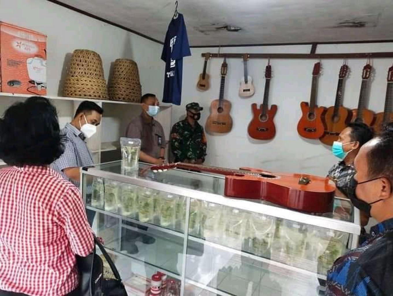 Rumah Produksi Kerajinan Alat Musik / Edukasi