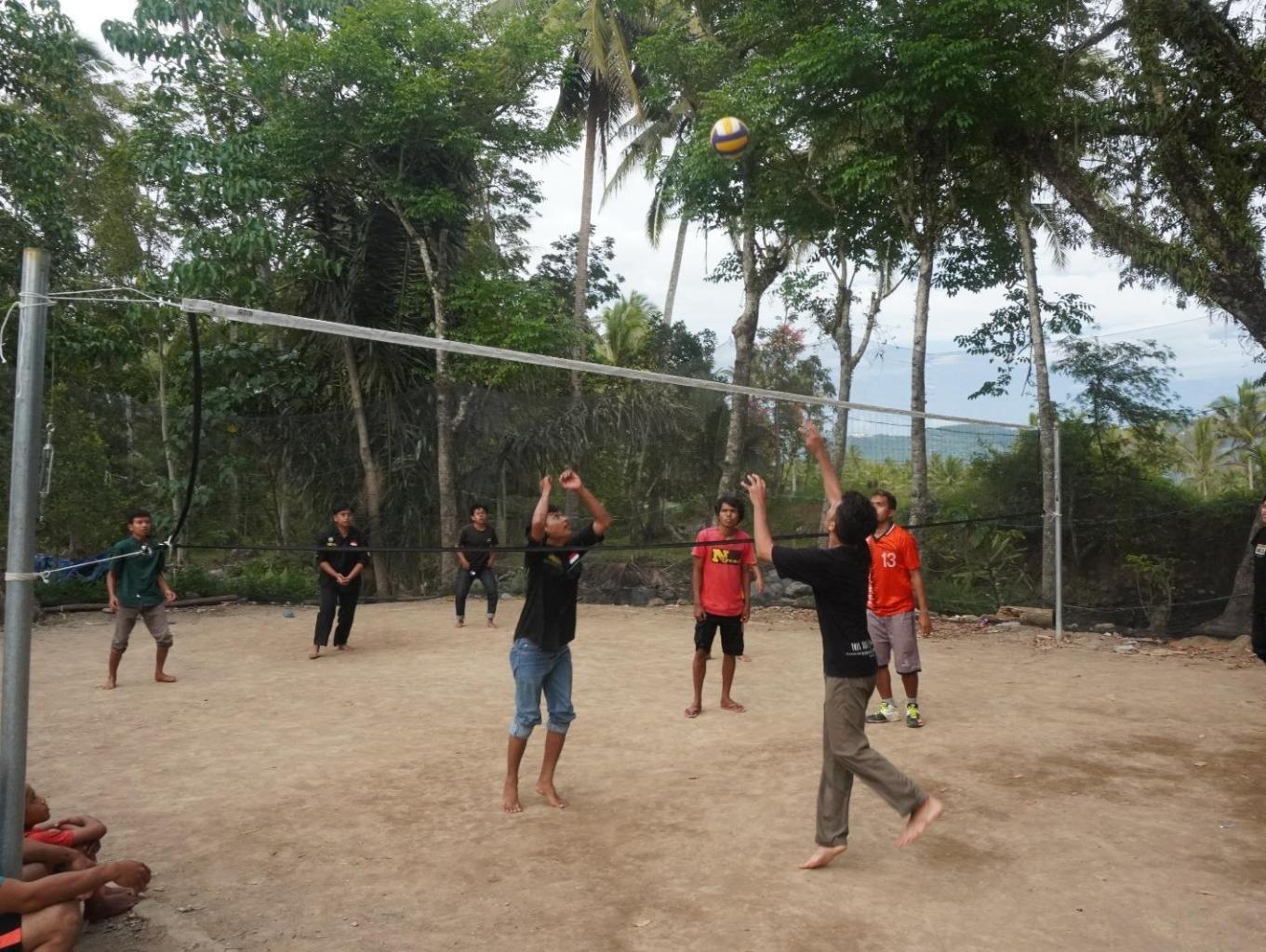 Bermain Bola Volly