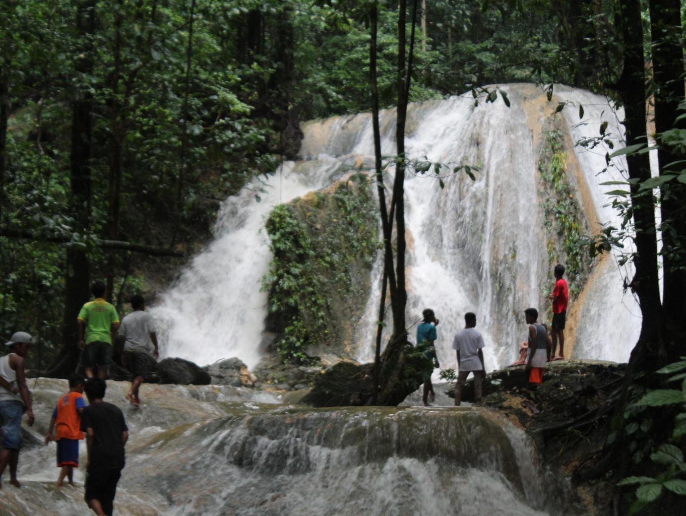 Paket Wisata Air Terjun Watolowe 