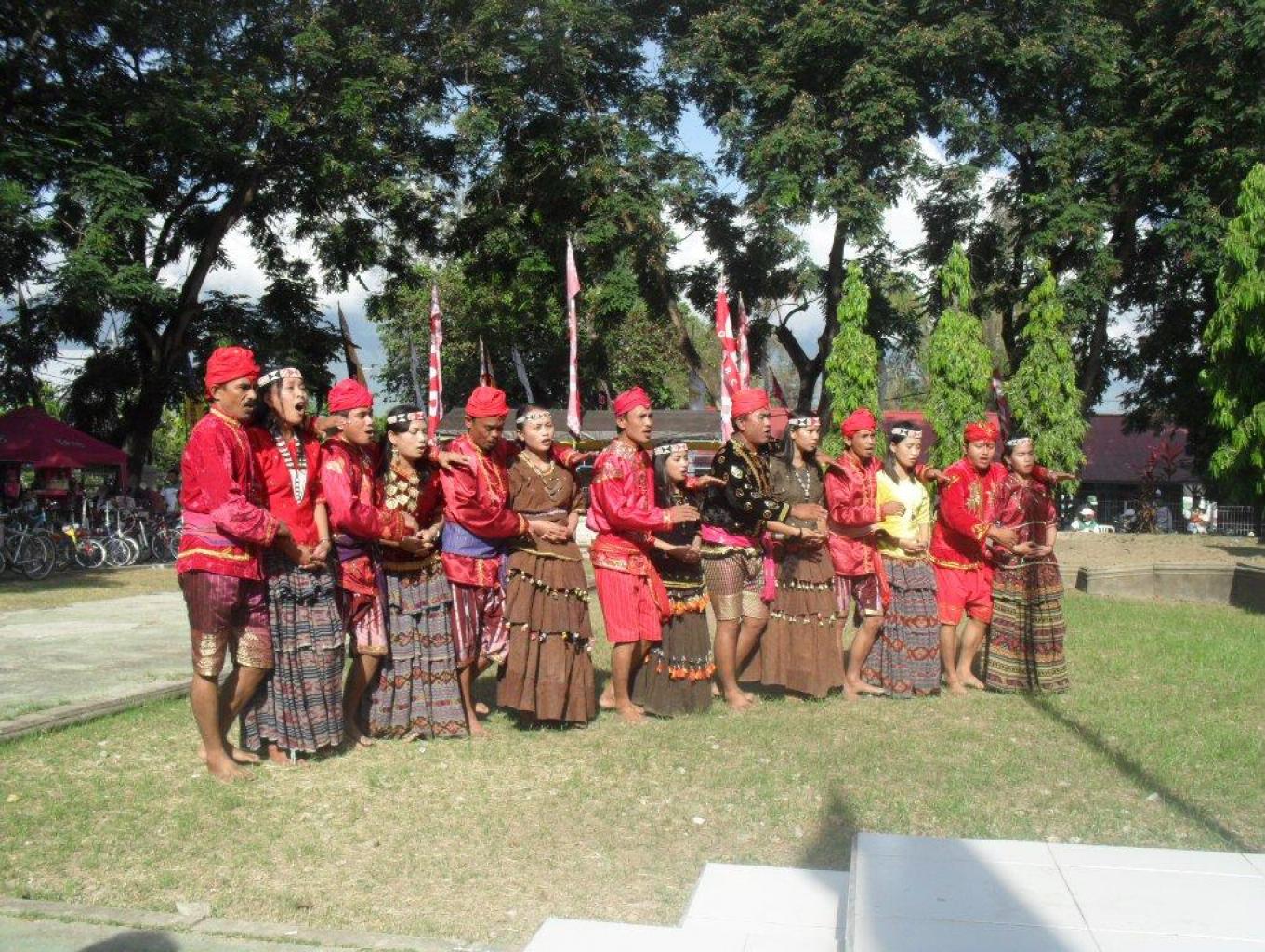 PAKAIAN KAIN KULIT KAYU