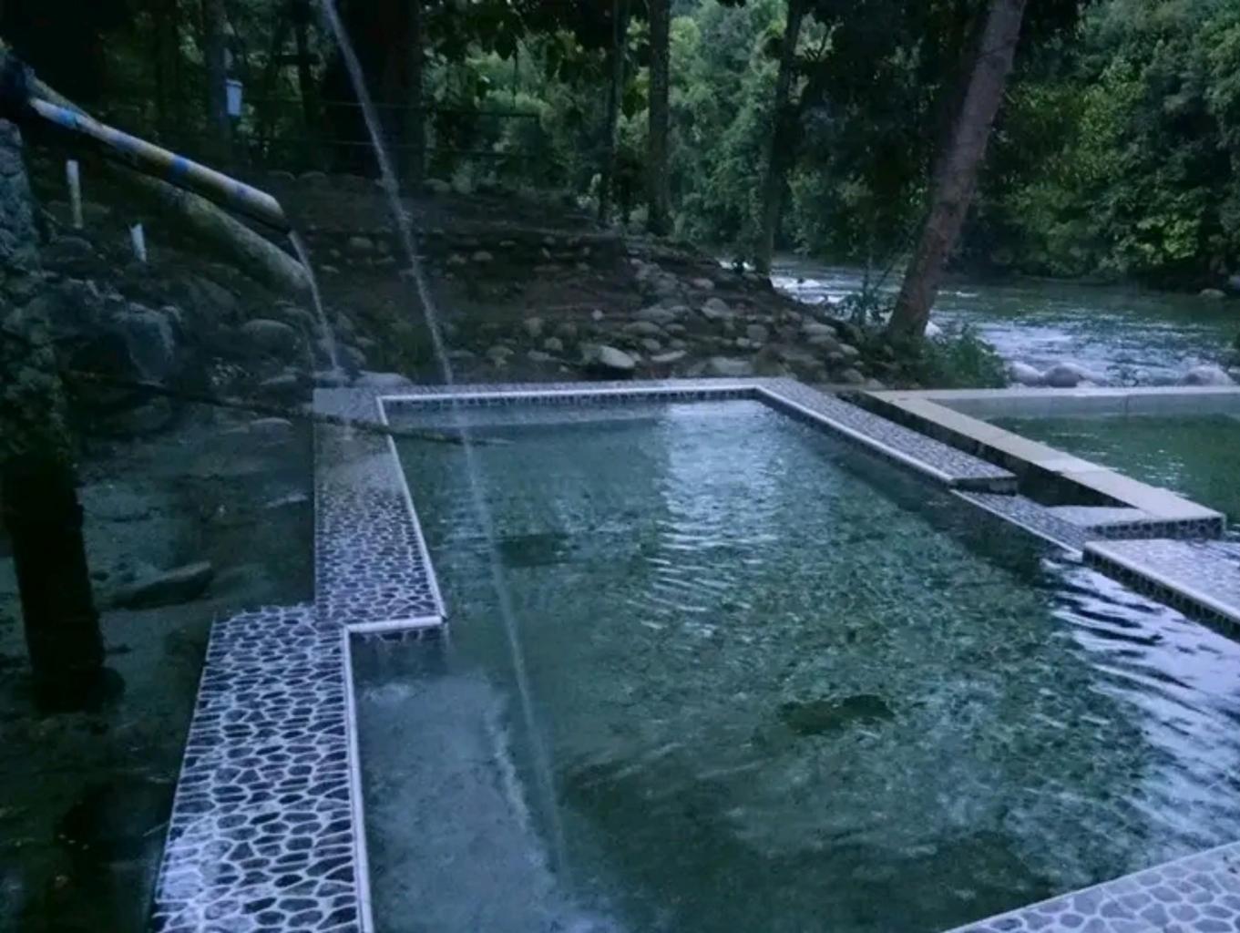 BERENDAM DI AIR PANAS