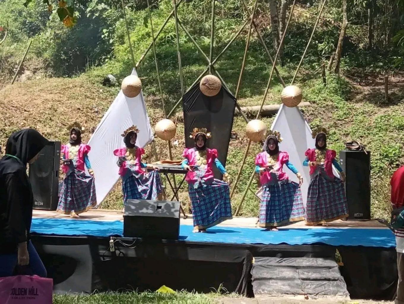 TARIAN TRADISIONAL DESA PINCARA