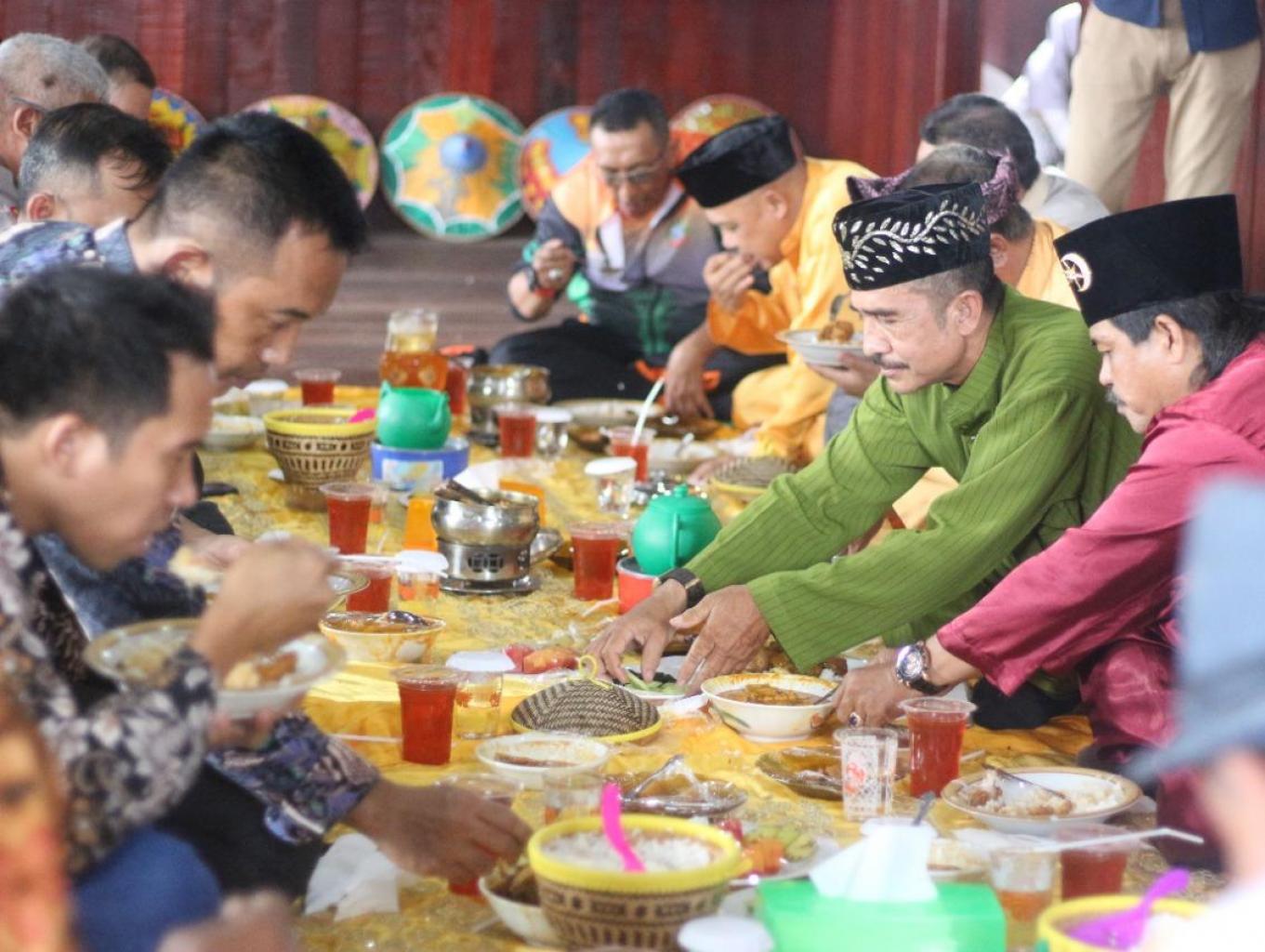 Saprahan Asam Pedas Melayu Pontianak ala Kampung Caping 