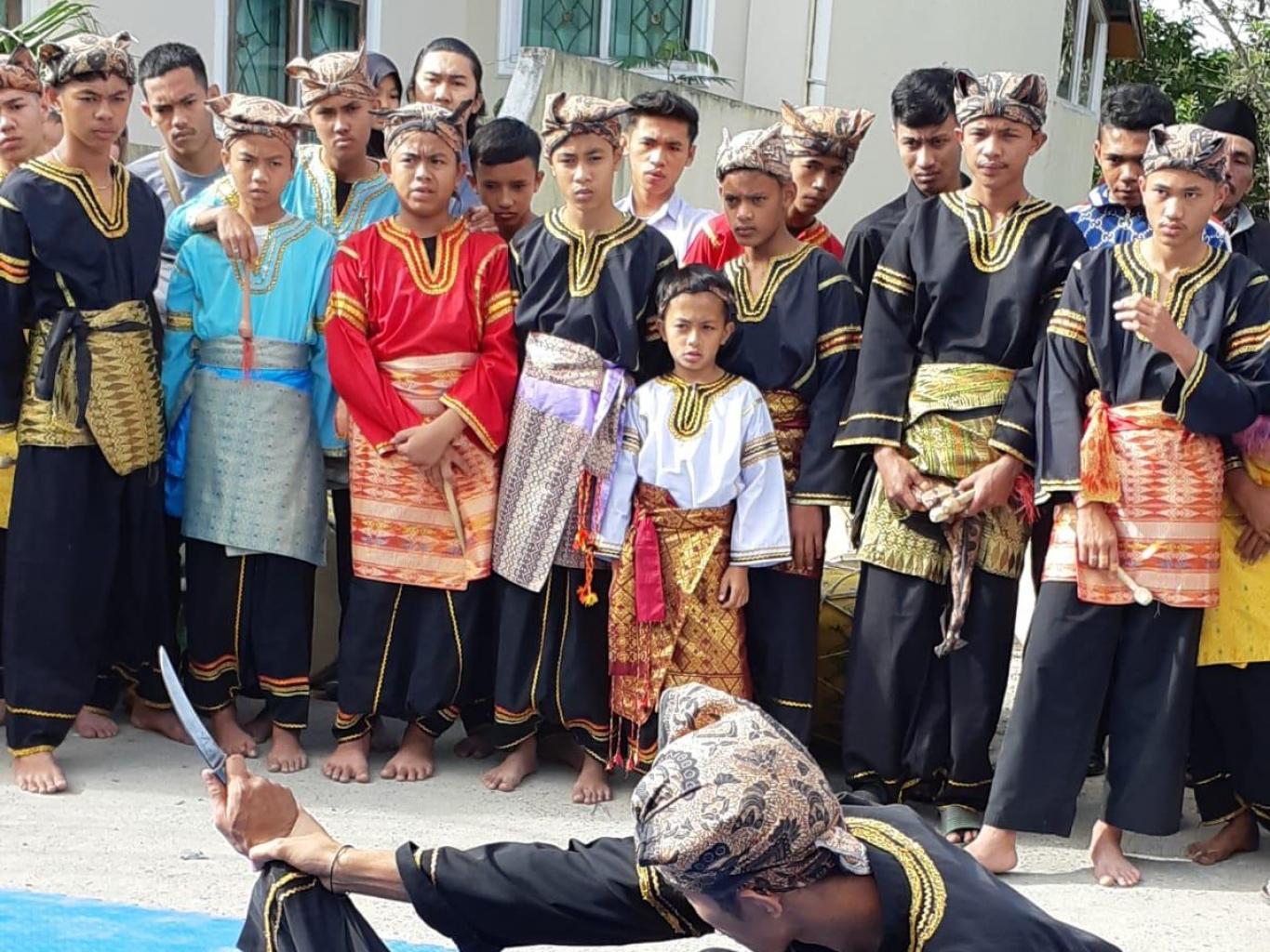Atraksi Budaya Sanggar Seni Ateh Tabiang di Desa Wisata Kayukubu