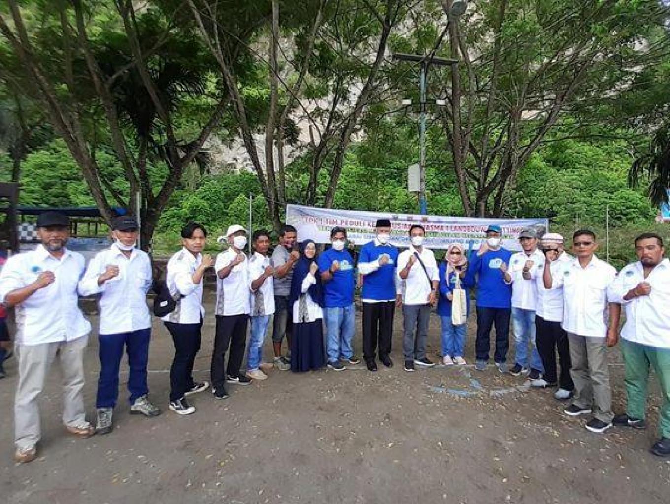 Go Clean dikawasan Desa Wisata Kayukubu bersama Alumni SMA 1 Bukittinggi yg dihadiri oleh Gub Sumbar dan Bupati Kab Agam