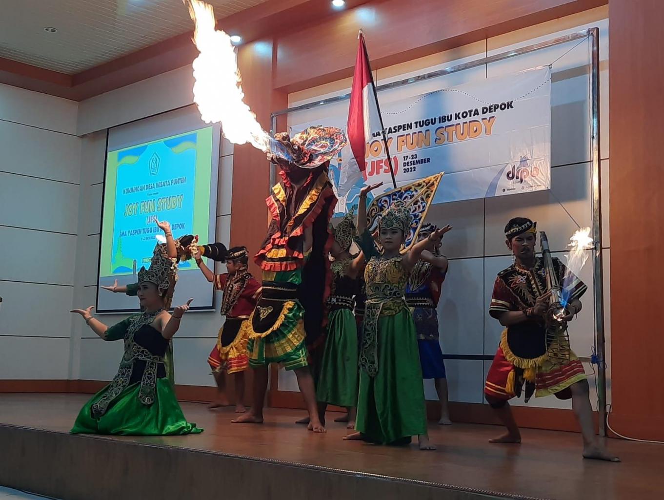 Sendra Tari Barong Sembur Geni