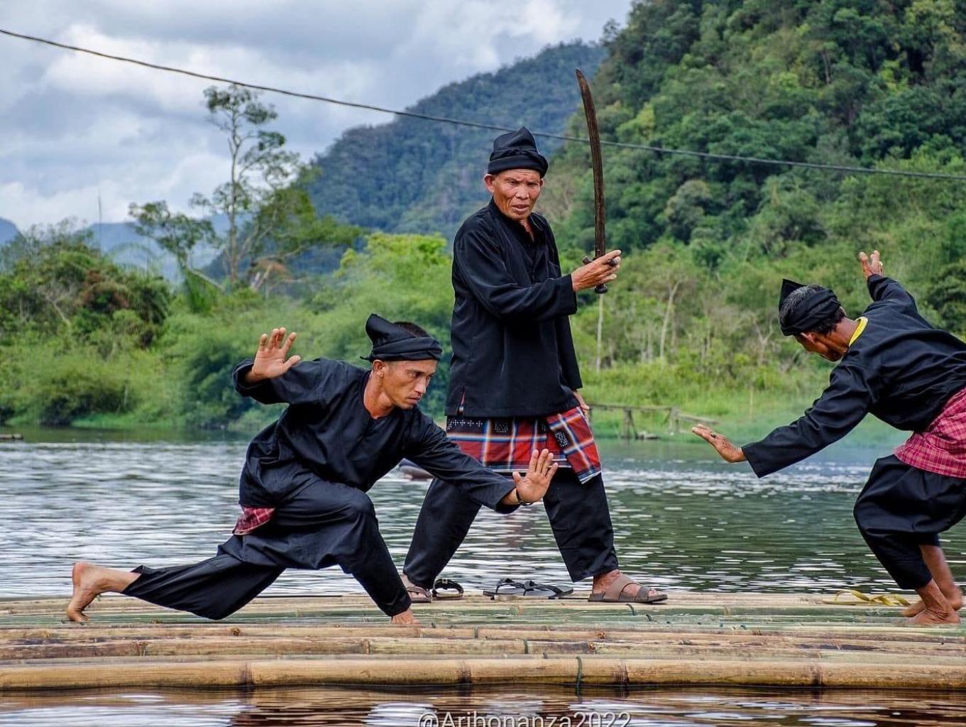 silek tuo taram di atas rakit