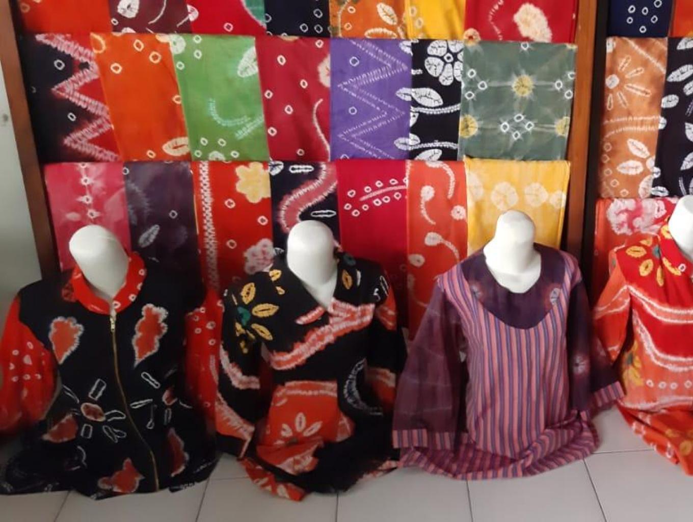 Produk Jumputan dari Kelompok Jumputan di Kampung Wisata Tahunan