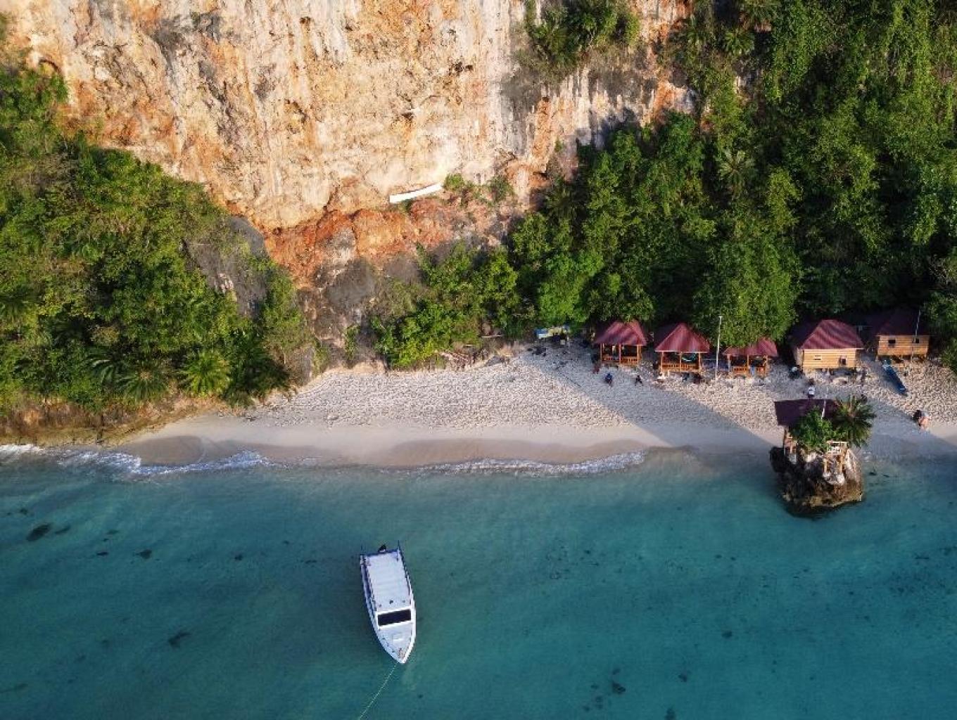 WISATA ALAM PANTAI LAKADAO