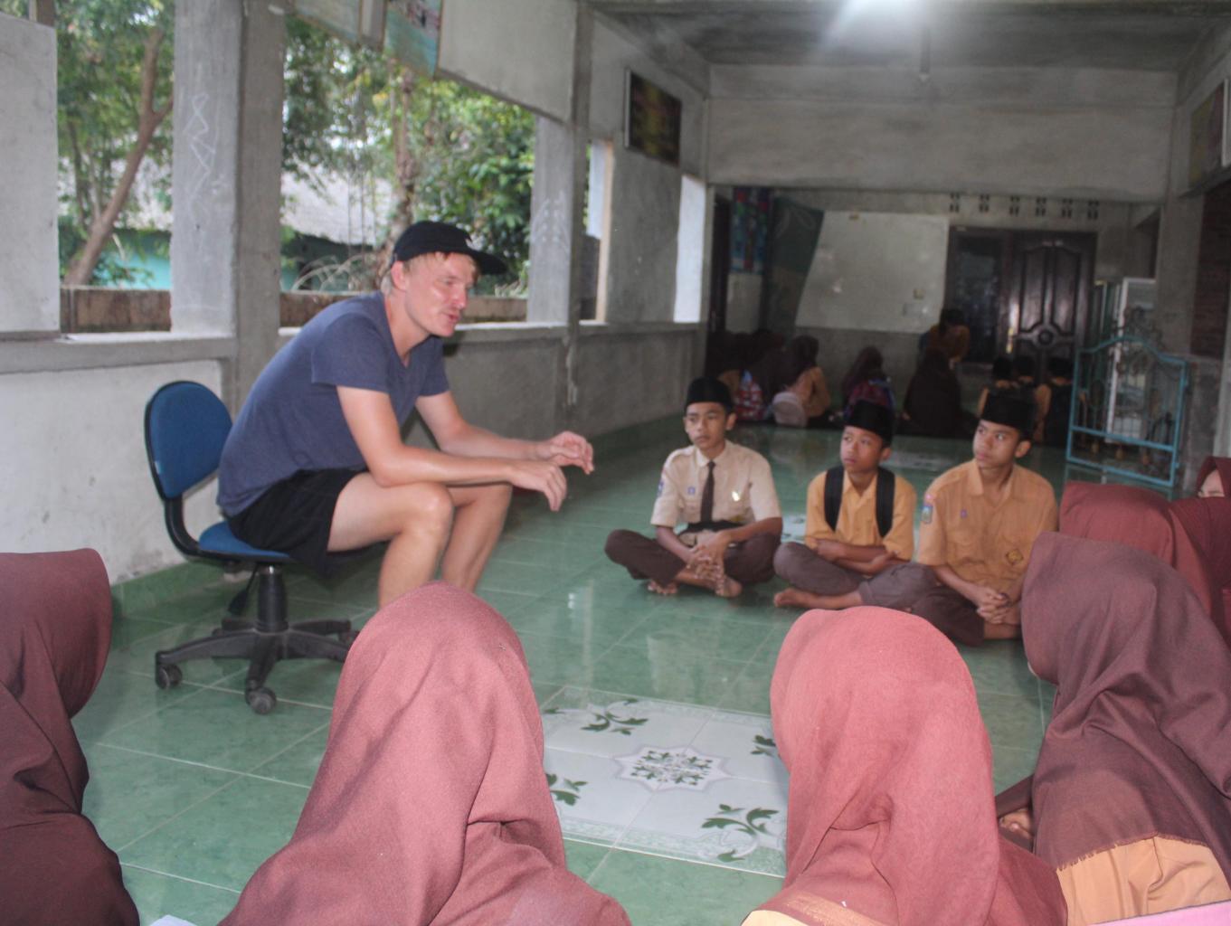 menjadi volunteer