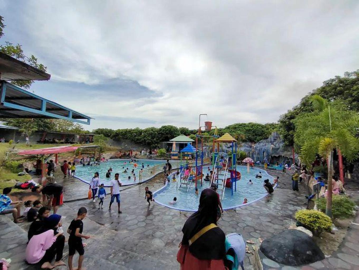 KOLAM RENANG