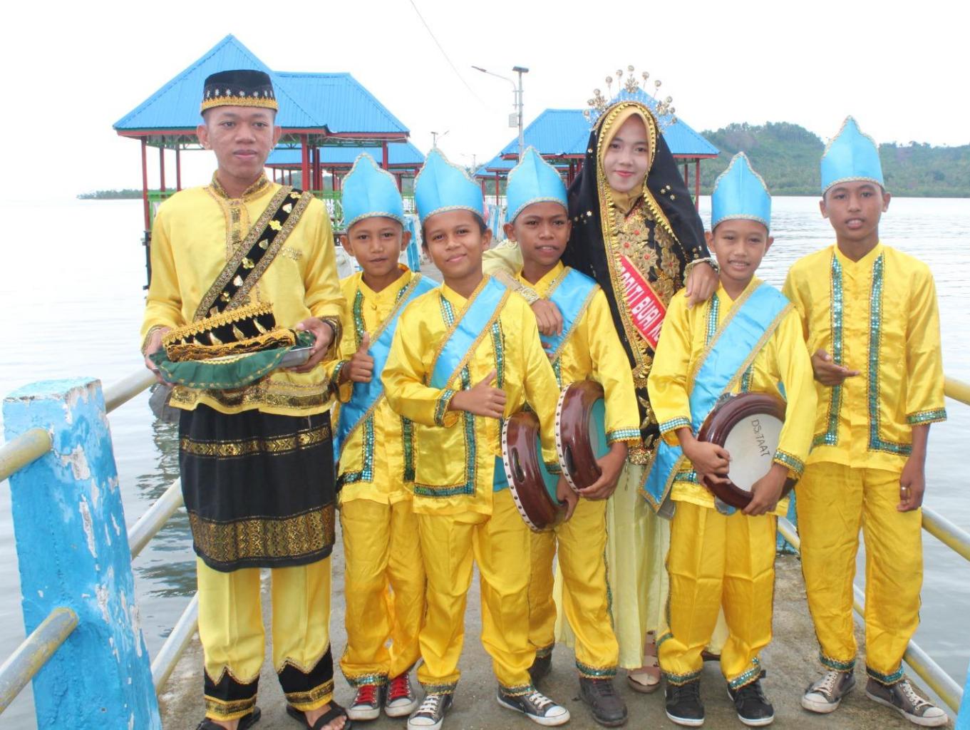 budaya penyambutan Pengunjung/Tamu kehormatan  