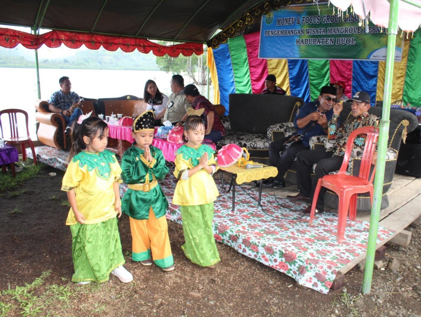 budaya penyambutan Pengunjung/Tamu kehormatan  