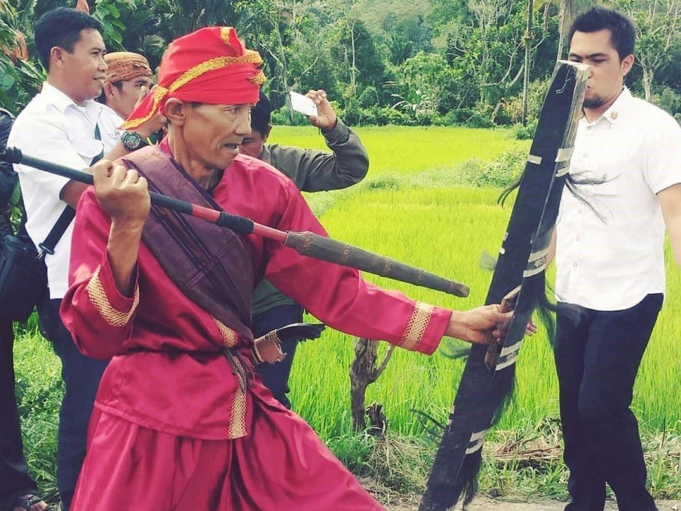TARIAN ADAT PENYAMBUTAN TAMU