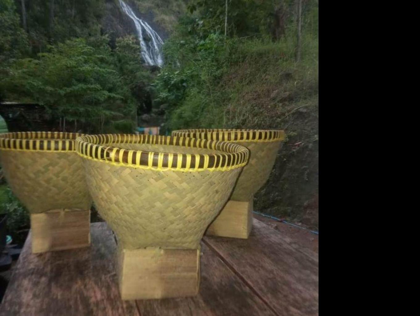 KERAJINAN ANYAMAN BAMBU CETHING 