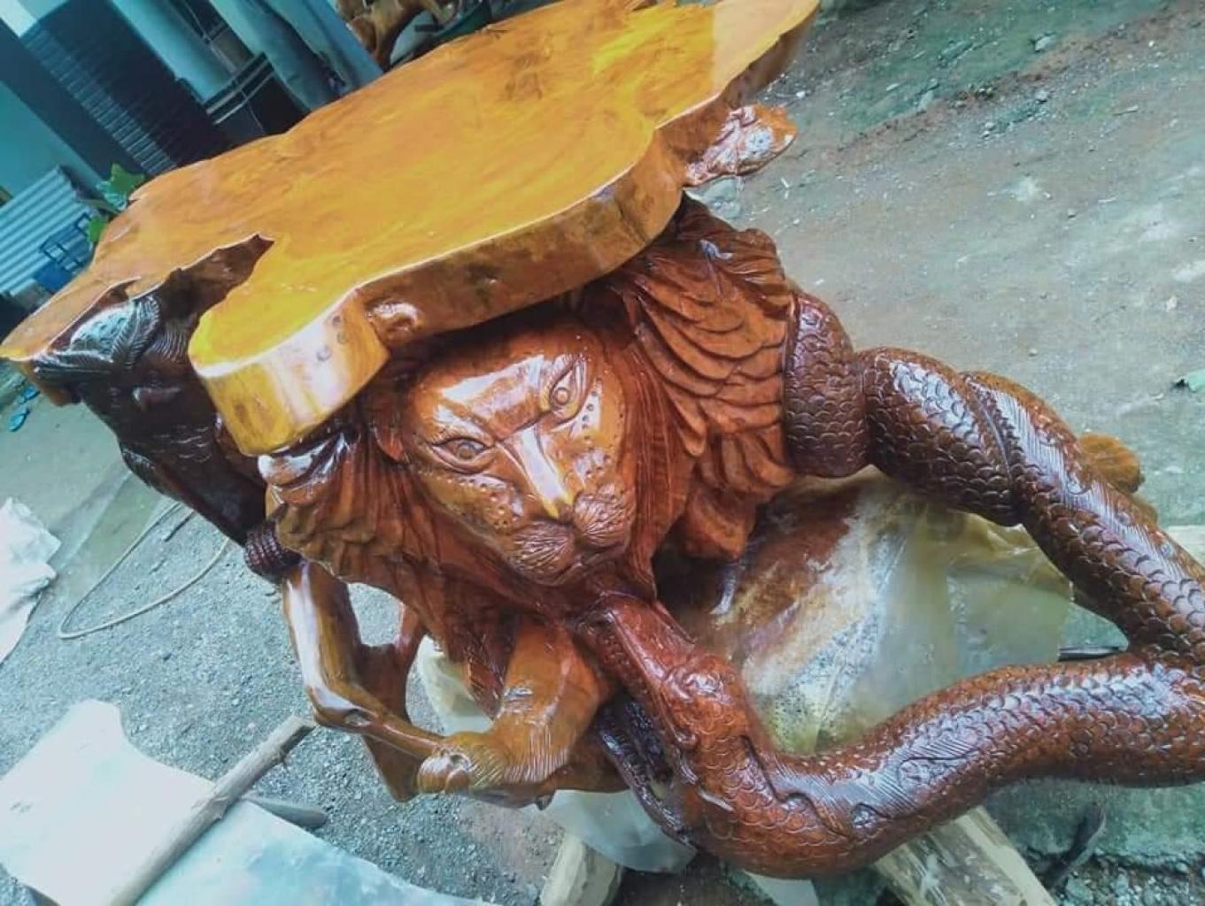 Ukiran Tonggak kayu