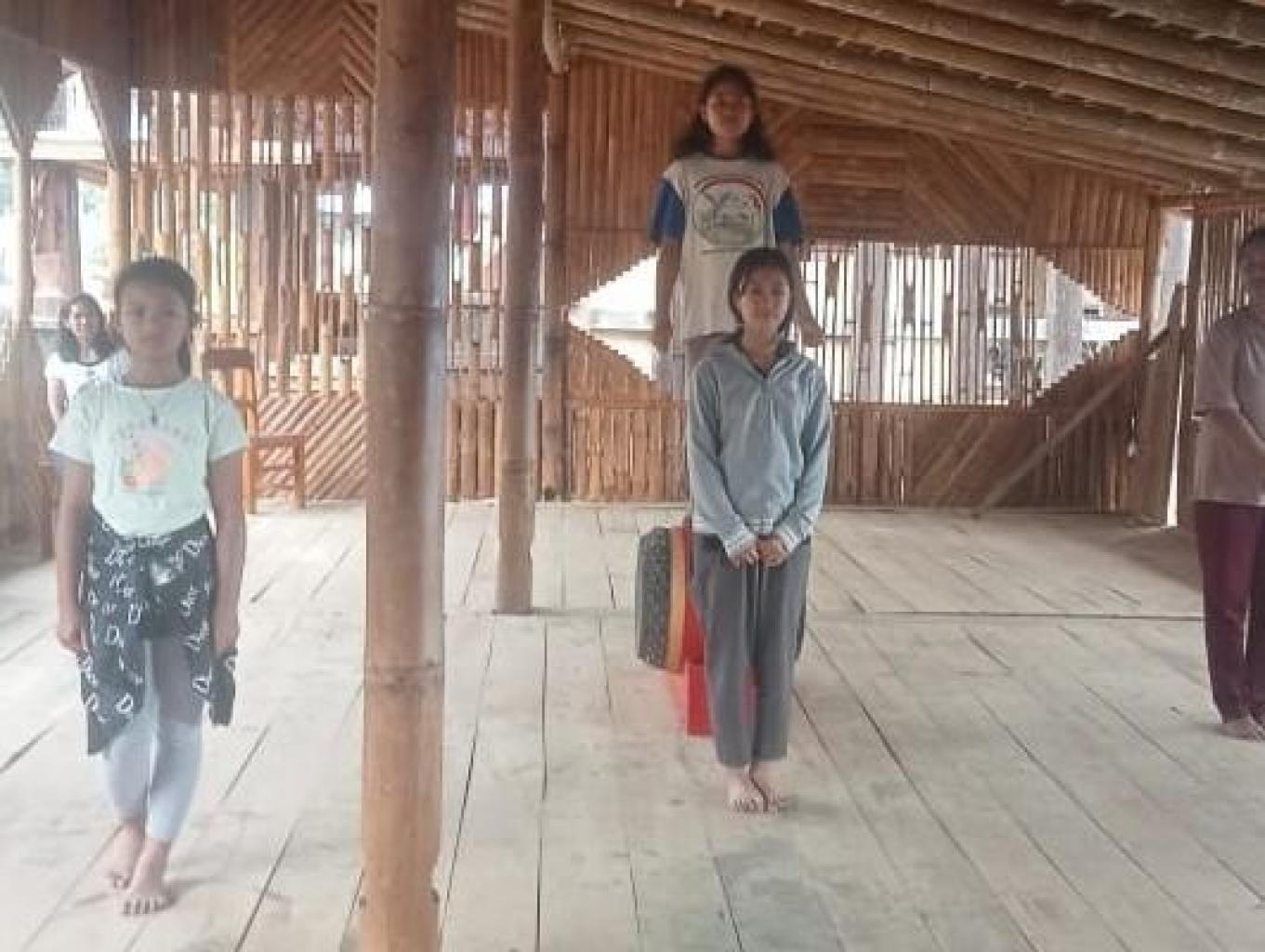 Peserta Sanggar Seni Tari mempersiapkan Festival Seni
