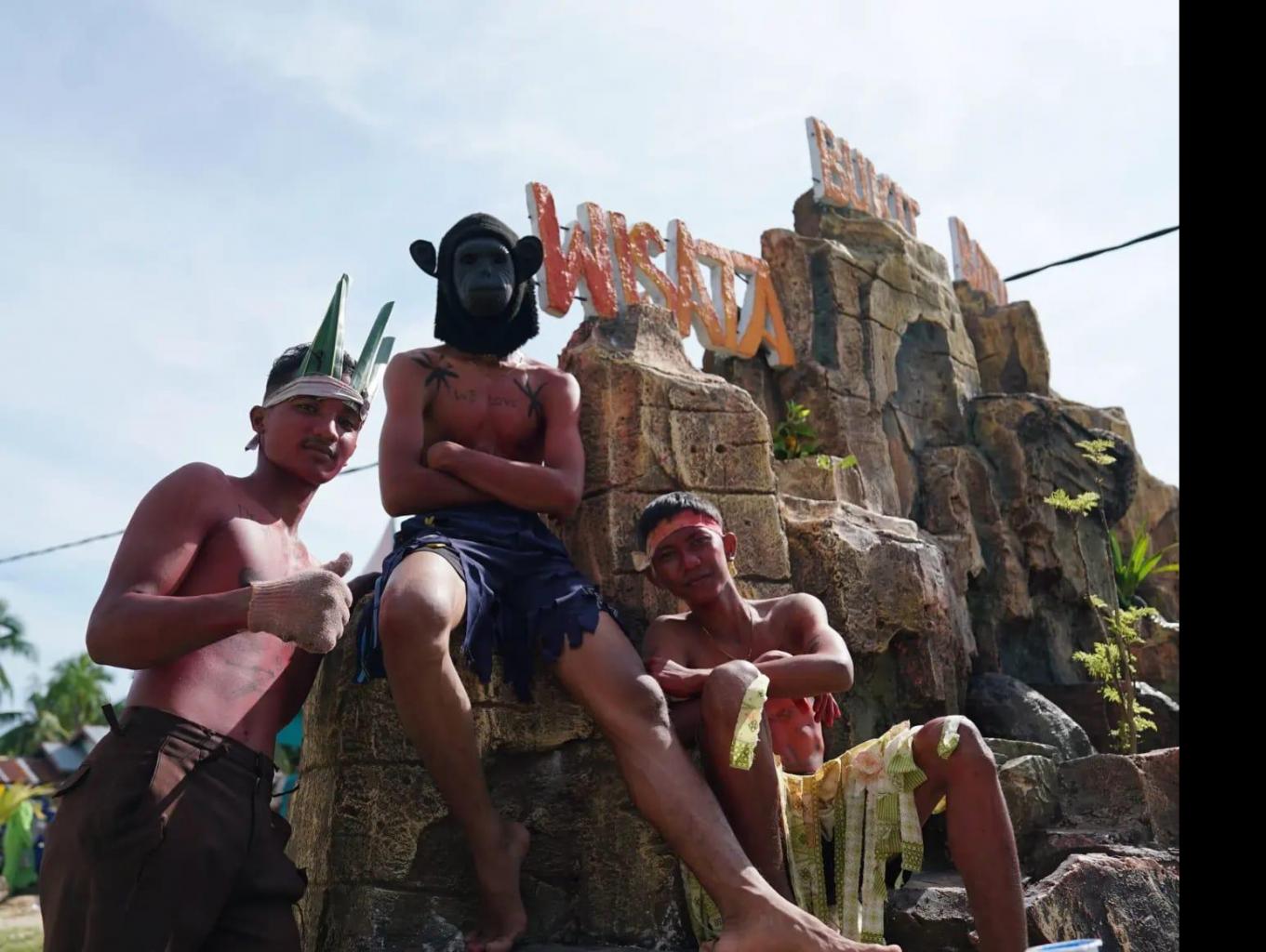 Pertunjukan Orang Dayak 