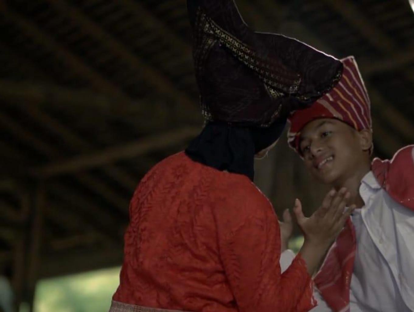Adat Budaya Setempat