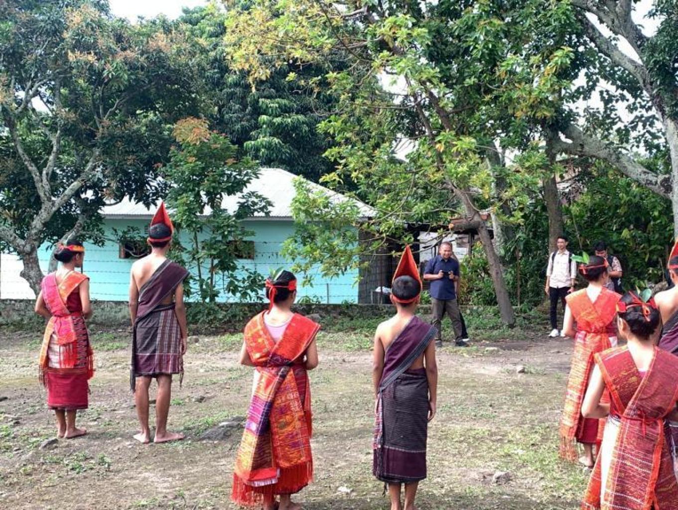 atraksi manortor (tarian etnik batak toba)