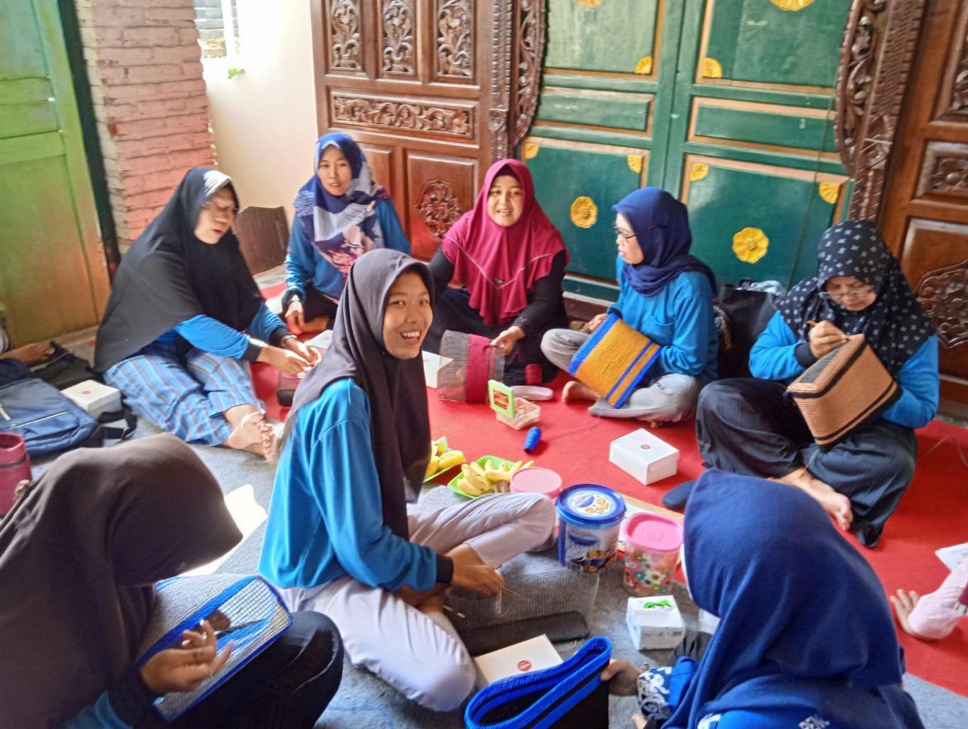 Edukasi Merajut Tas Desa Kesambi
