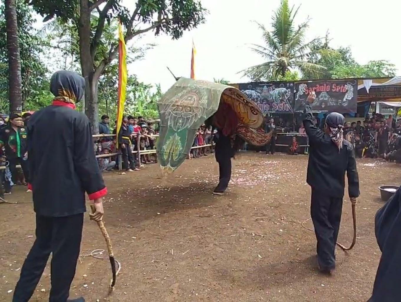 Seni Pencak Bantengan
