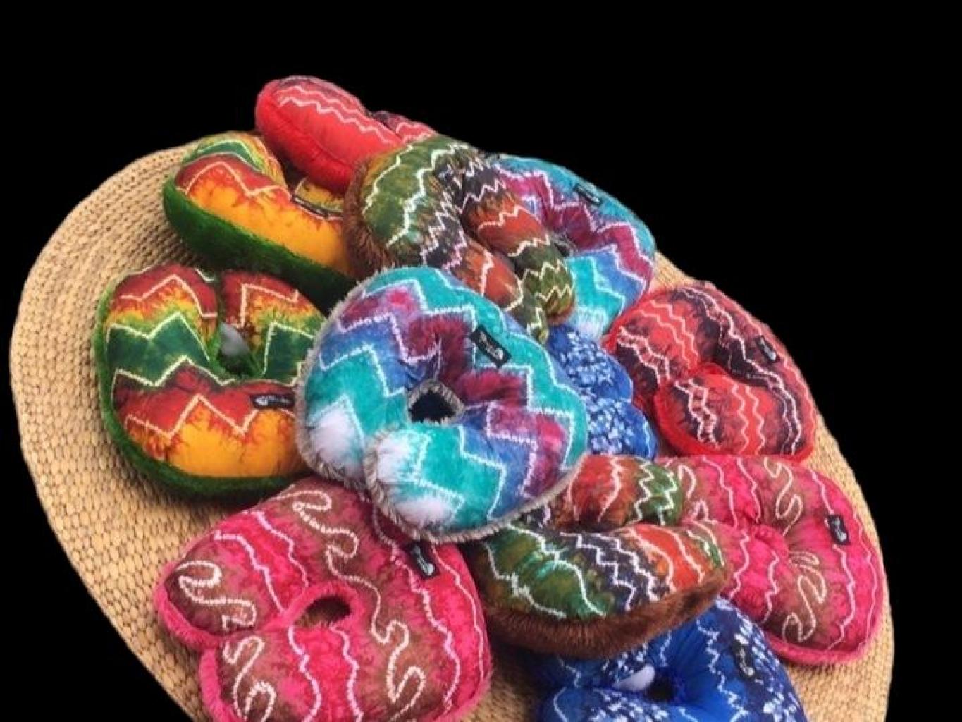 Bantal leher Sasirangan 