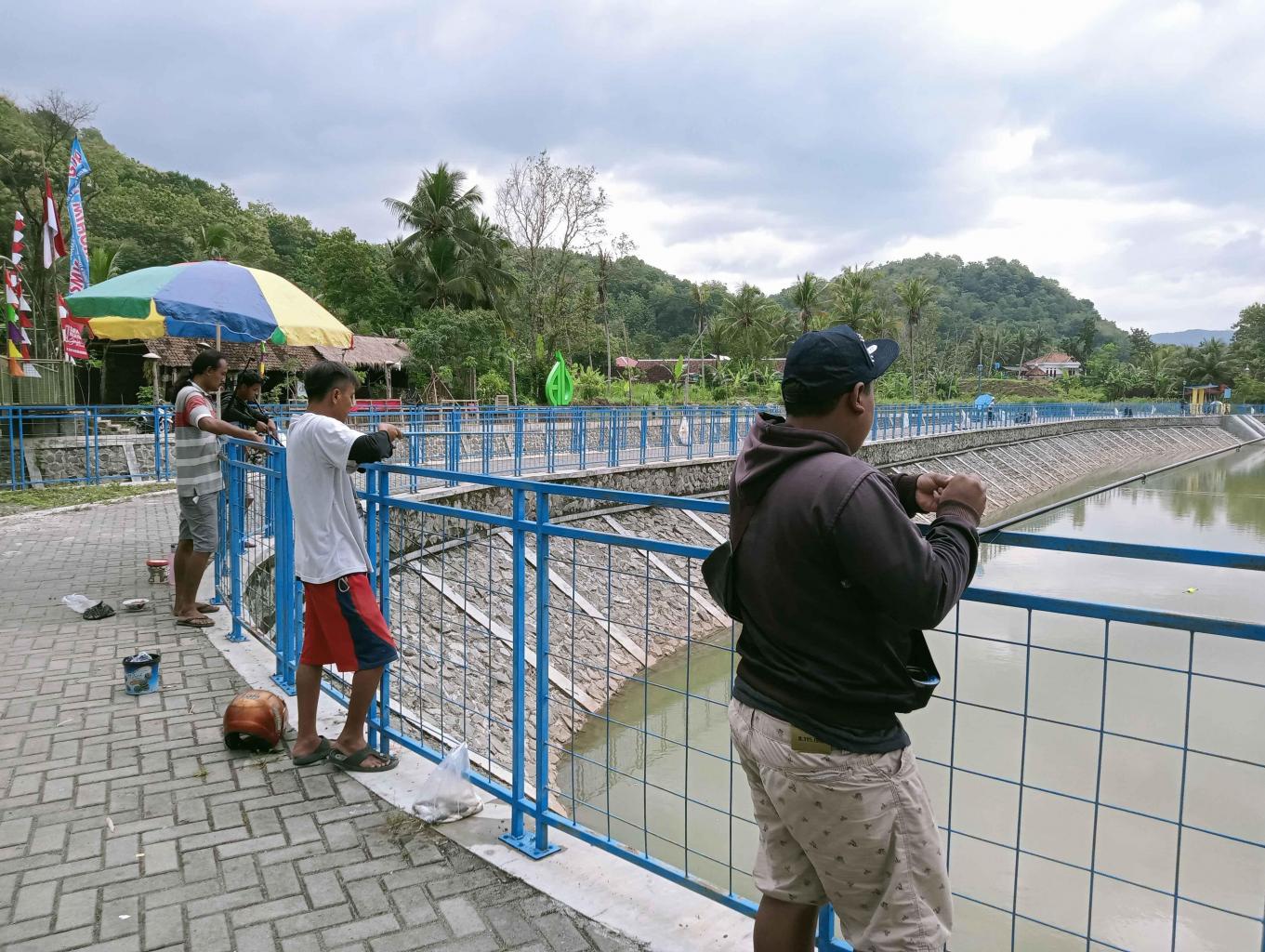 Mancing di Embung