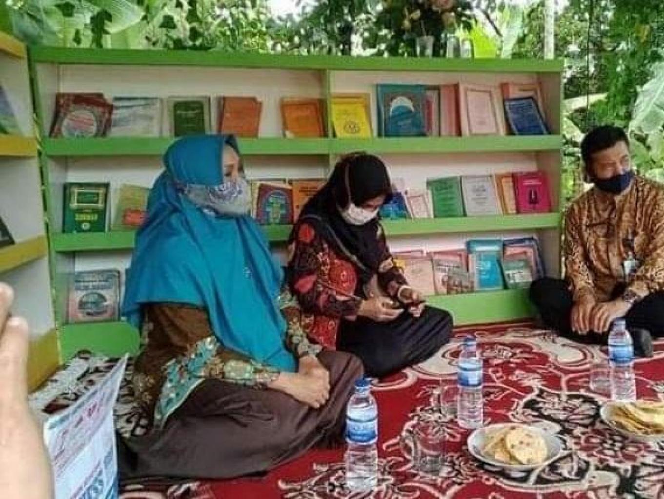 Pojok baca RT 15 Bakung Jaya