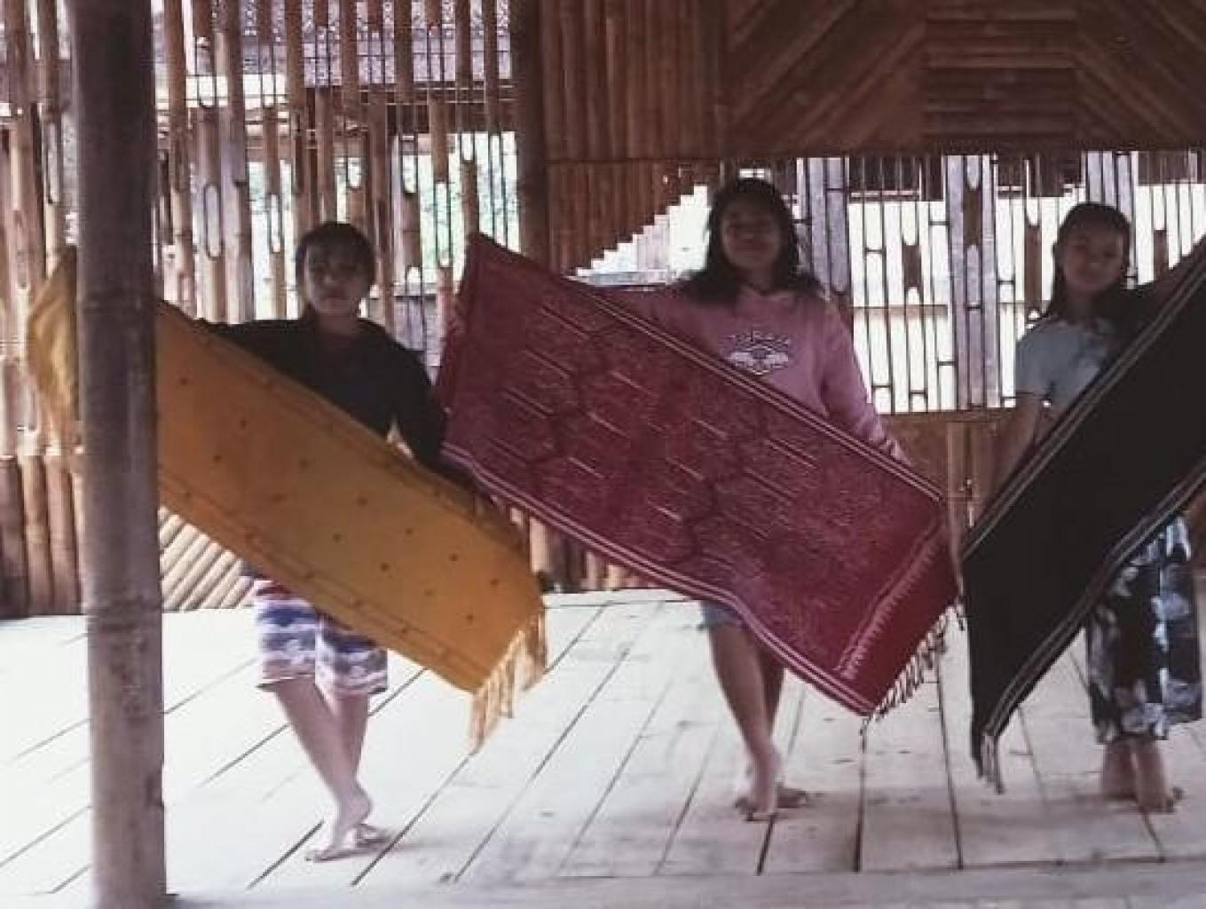 Latihan Fashion Show Kelas Remaja