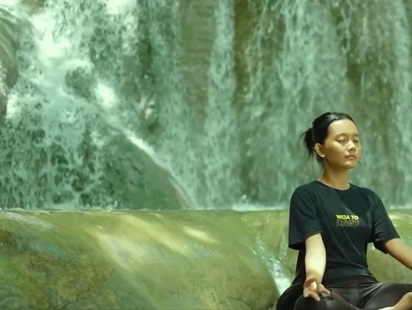 Beryoga di Air Terjun Merruruno