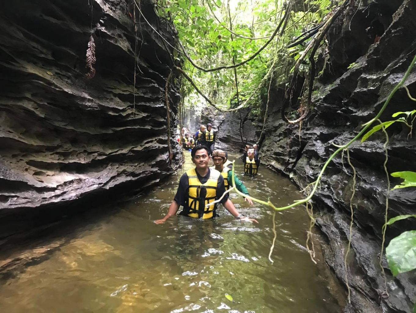 Wisata Sungai Tebing Kembar
