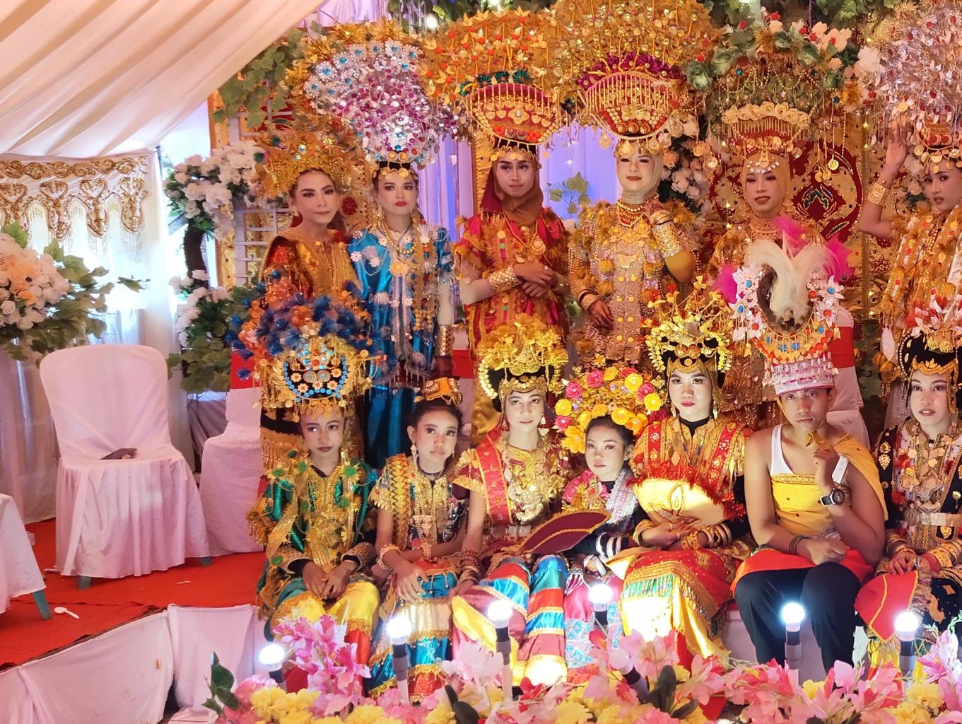 Tarian Adat