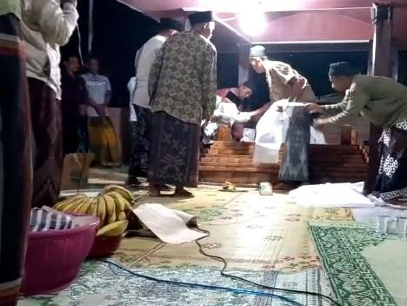 Buka Luwur Makam Mbah Demang Djogo Yudho Desa Kesambi.