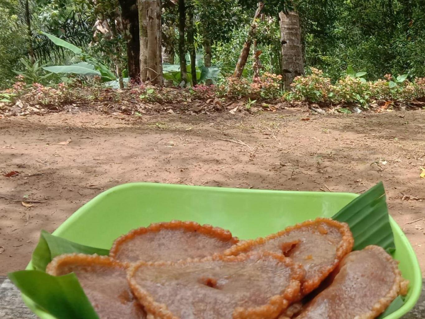 KUE CUCUR