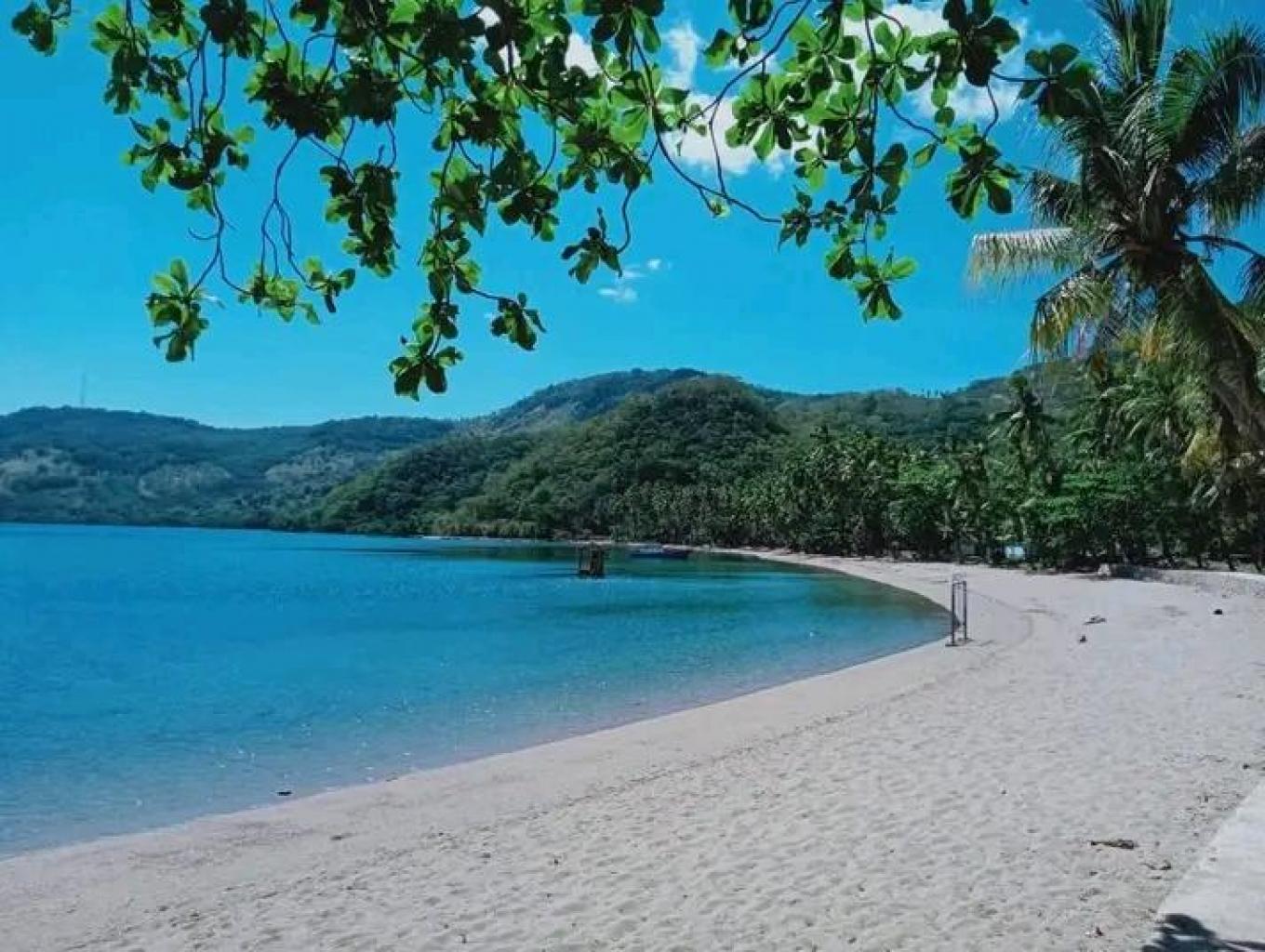 Pantai Wisata Lewolein