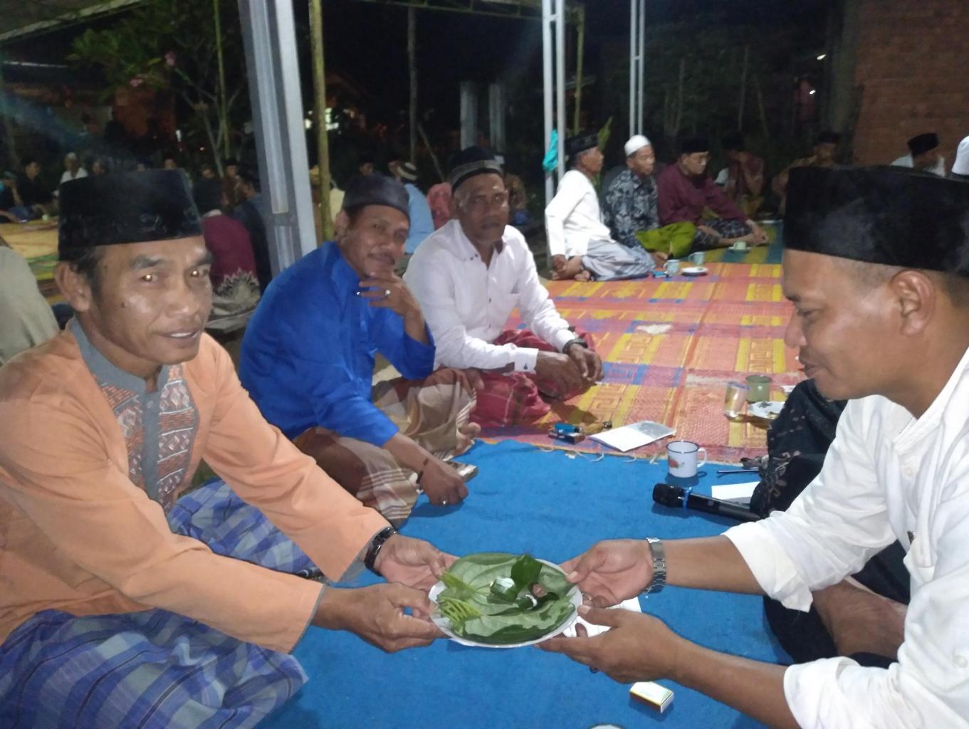 Makan Sirih Pinang Senampan