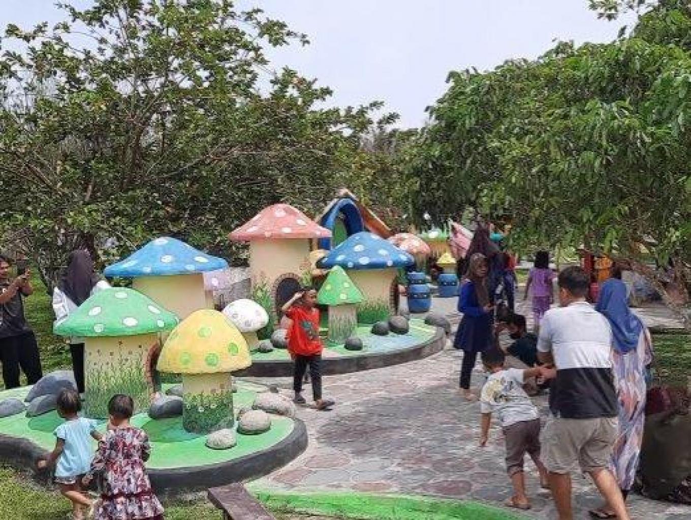 TAMAN SELFI MINIATUR JAMUR