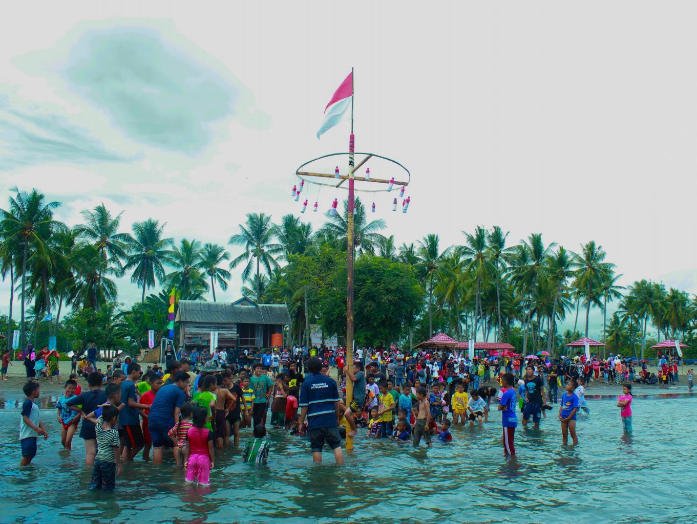 Lomba Panjat Pinang