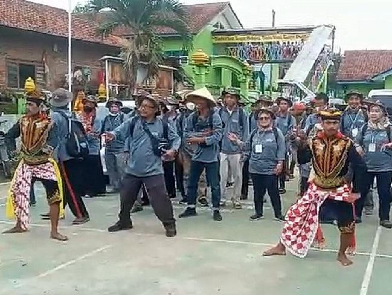 Belajar Tari Tradisional