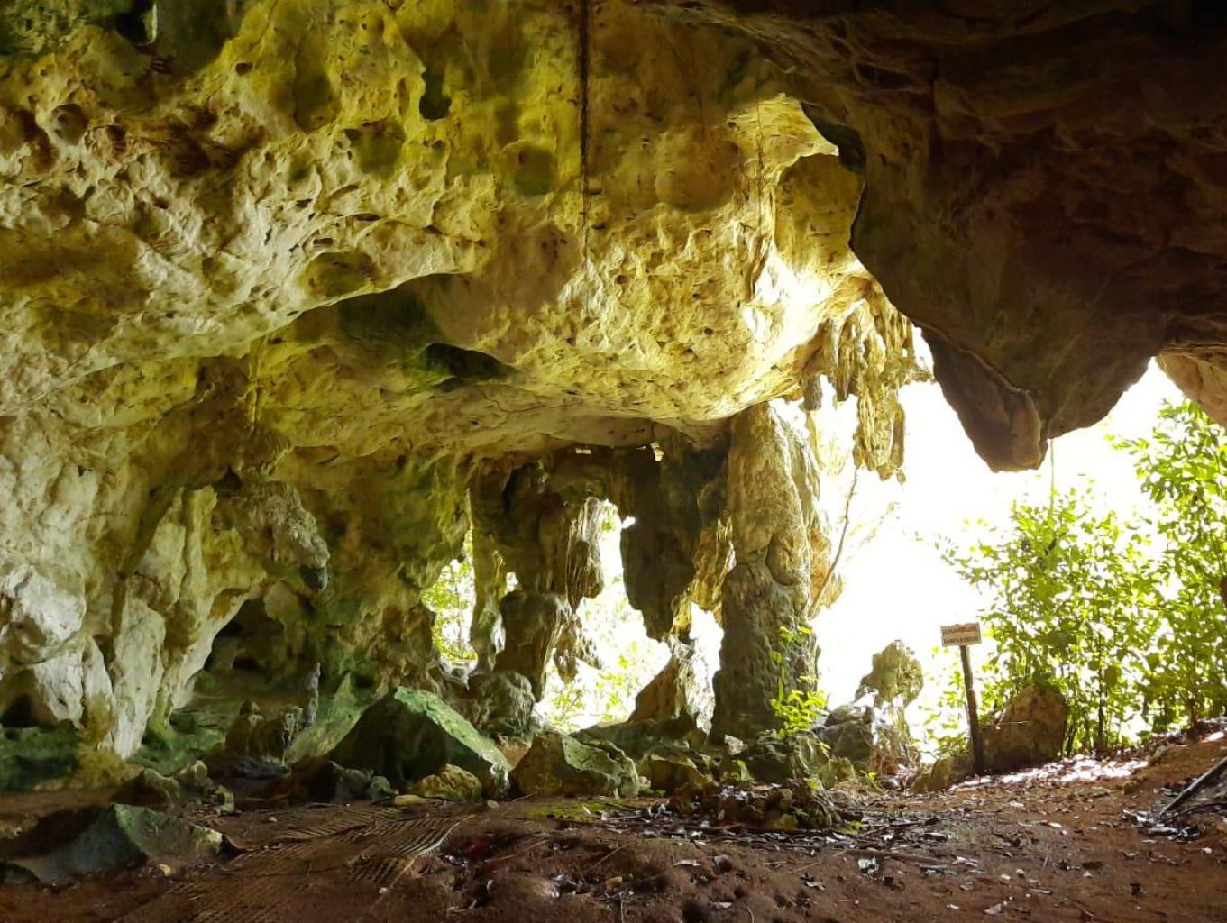 Feel The Atmosphere of Pre Historic Life in Merabu Karst (4H3M)