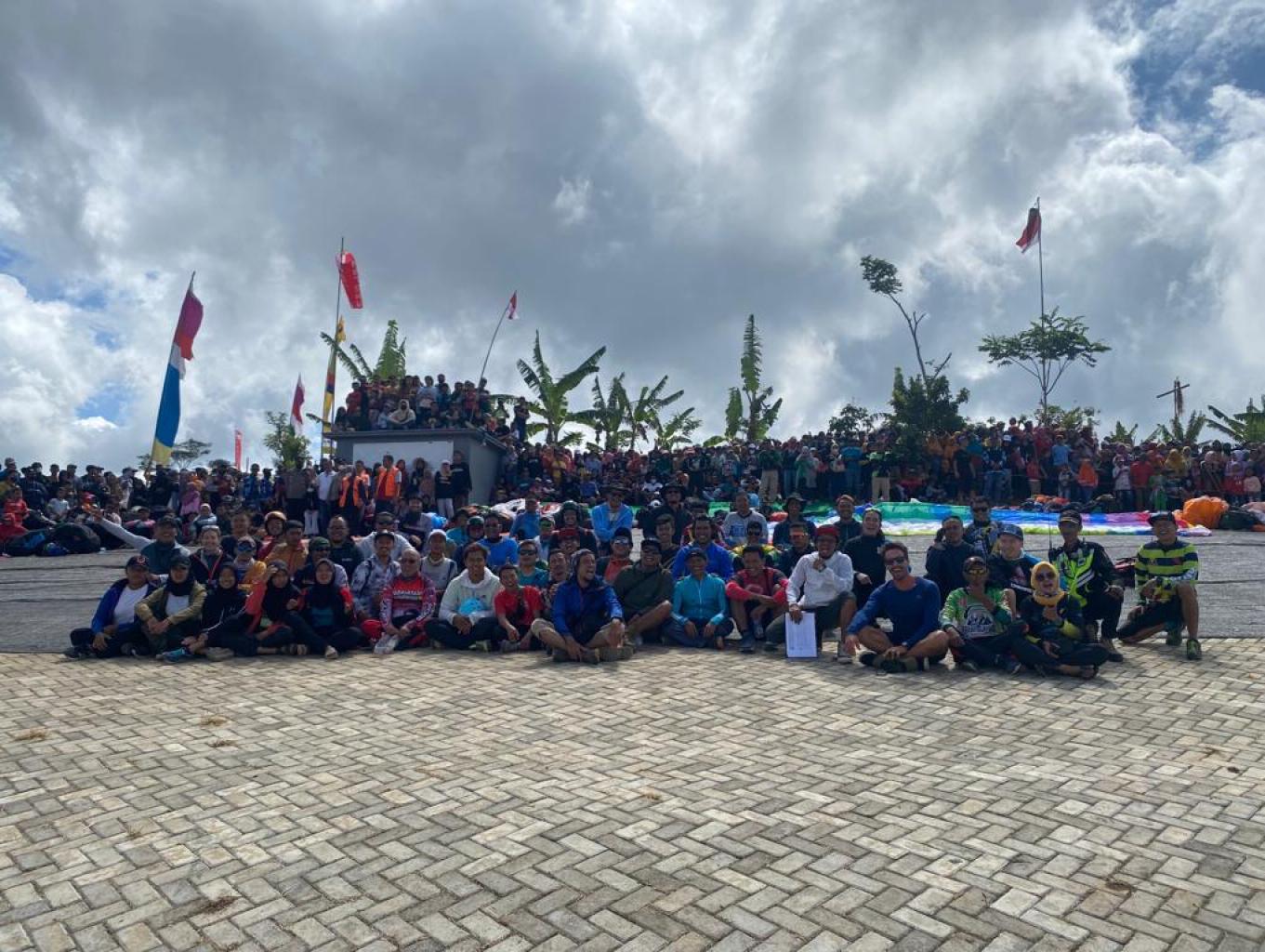 Atraksi Kejuaraan Paralayang Paragliding Nasional XC Gunung Blego Trosono Magetan