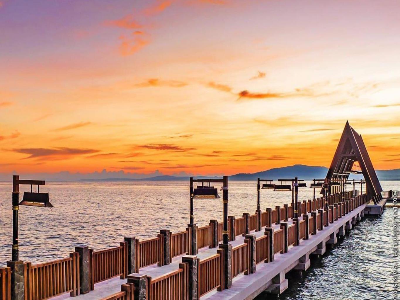 Menikmati Sunset dan Sunrise Di Dermaga Bunaken