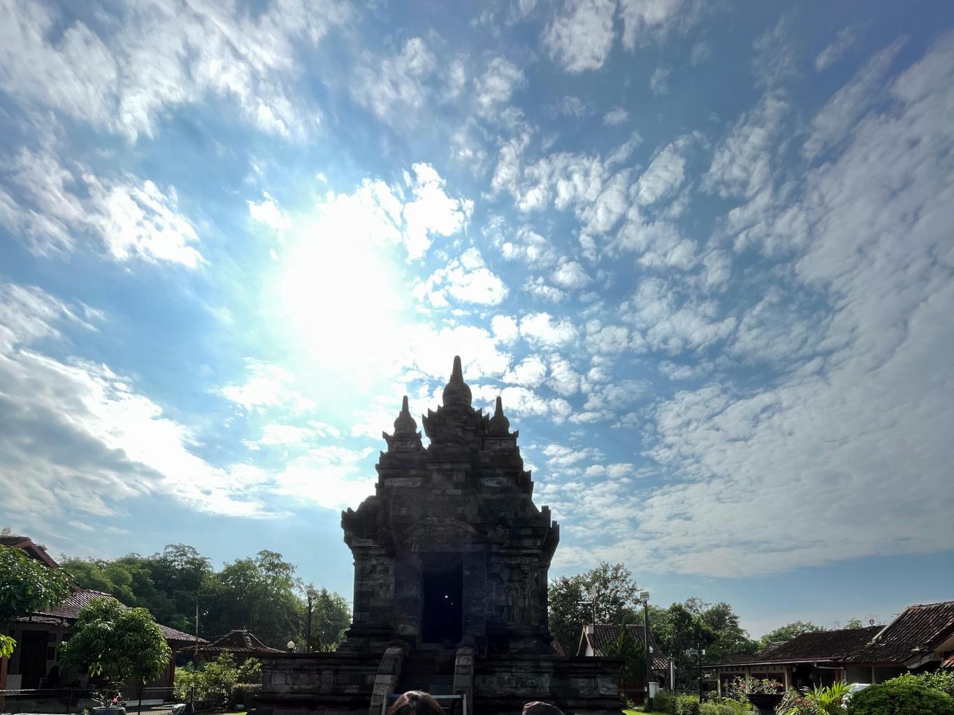 Mengayuh Pedal dan Mengenal Tradisi