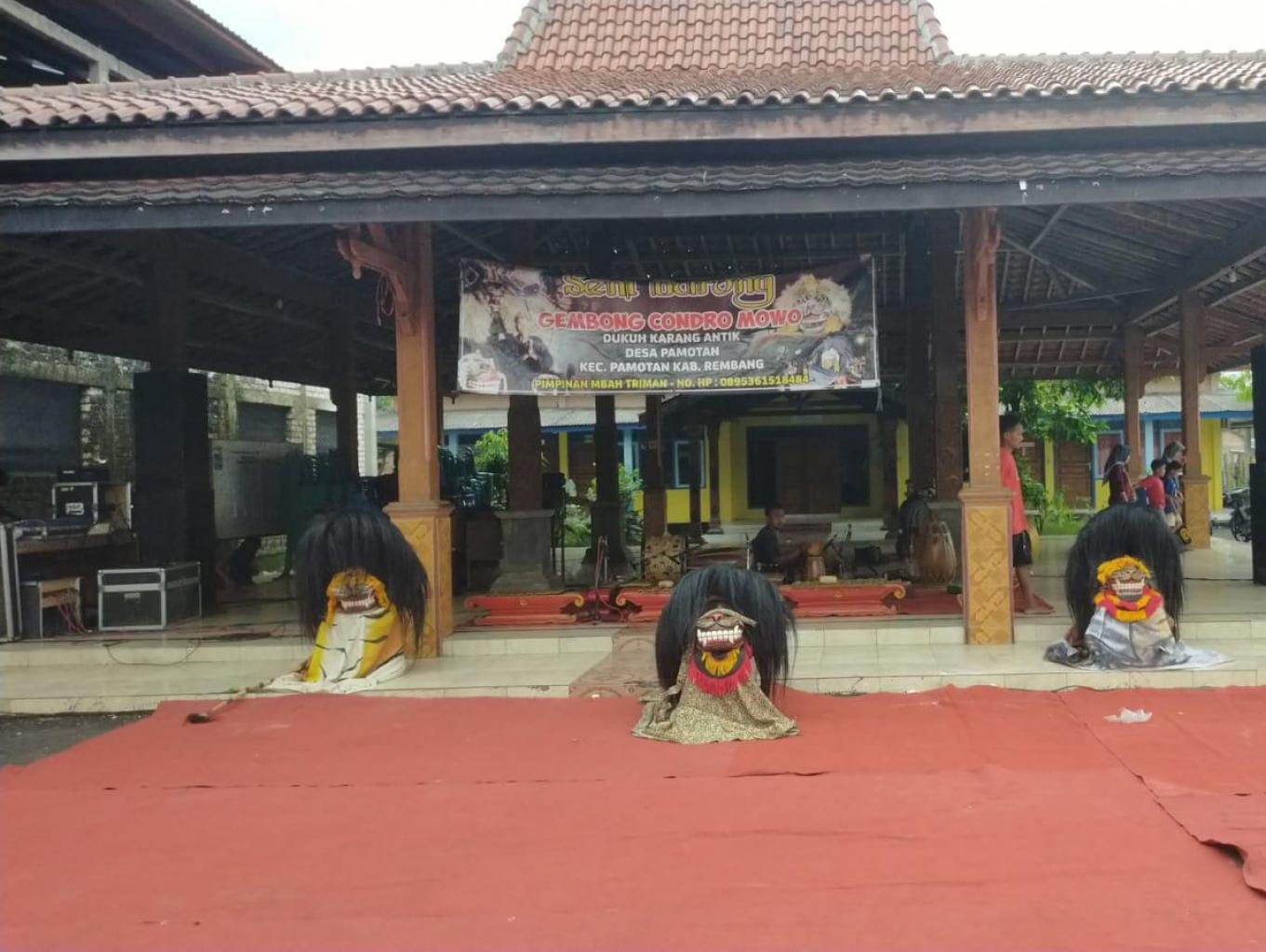 Pertunjukan Seni Barong oleh sanggar 