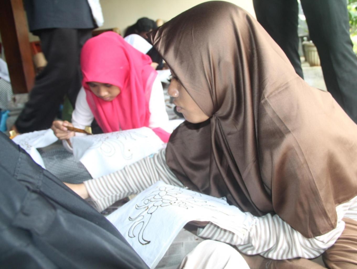Belajar Membatik