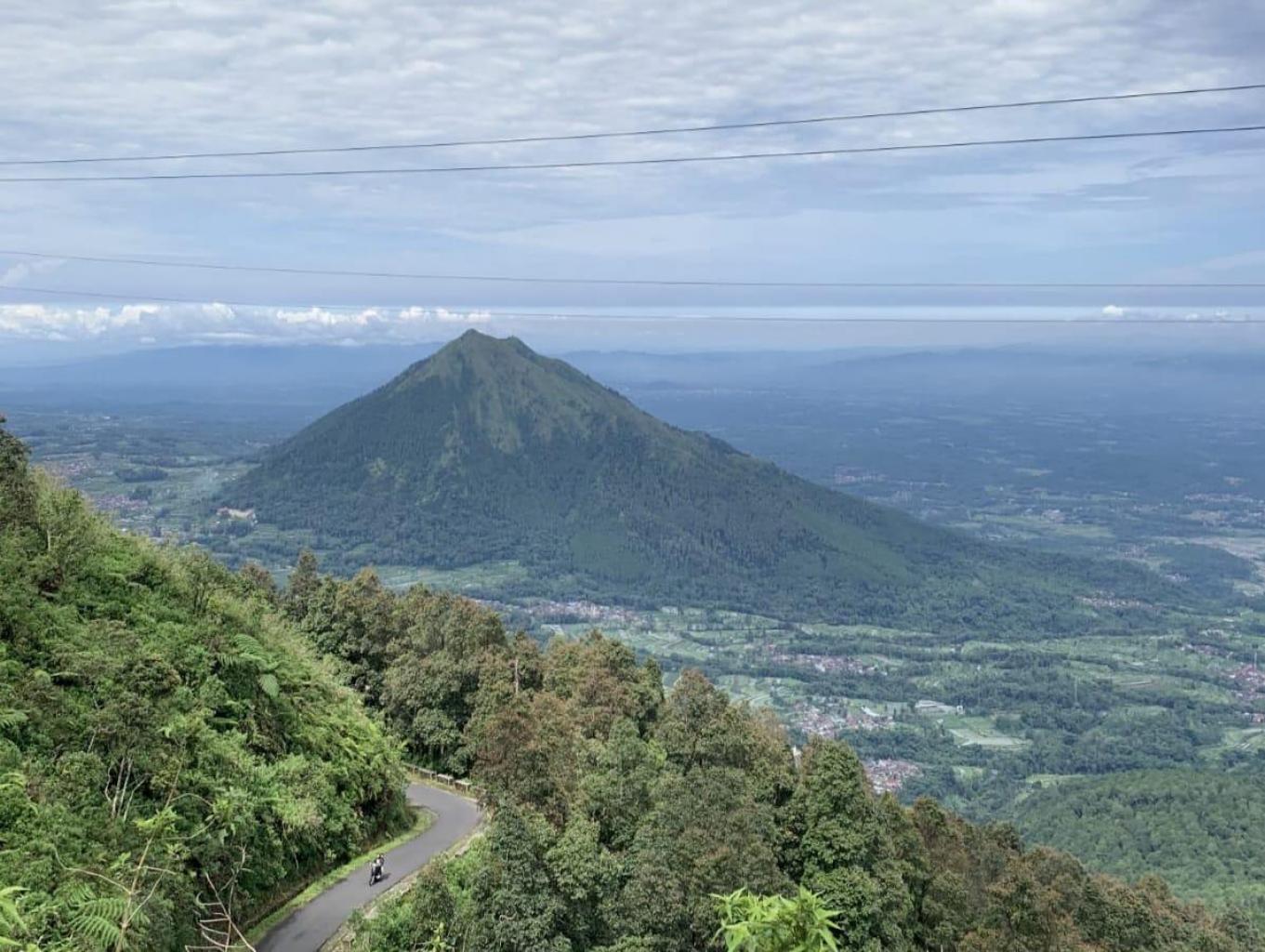 PAKET V - Home Stay Plus Puncak Gunung Telomoyo