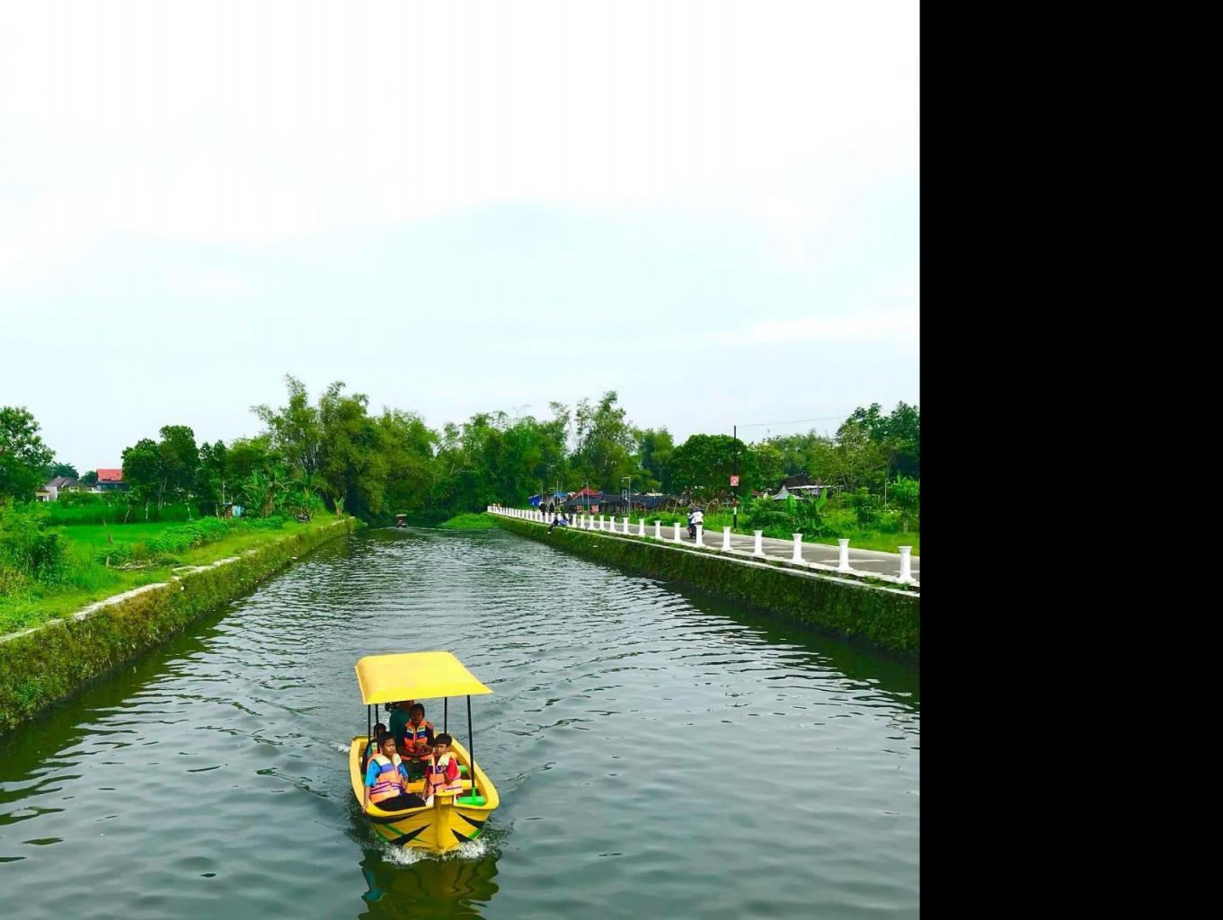 River Boat (Wisata Potorono Edu Park)