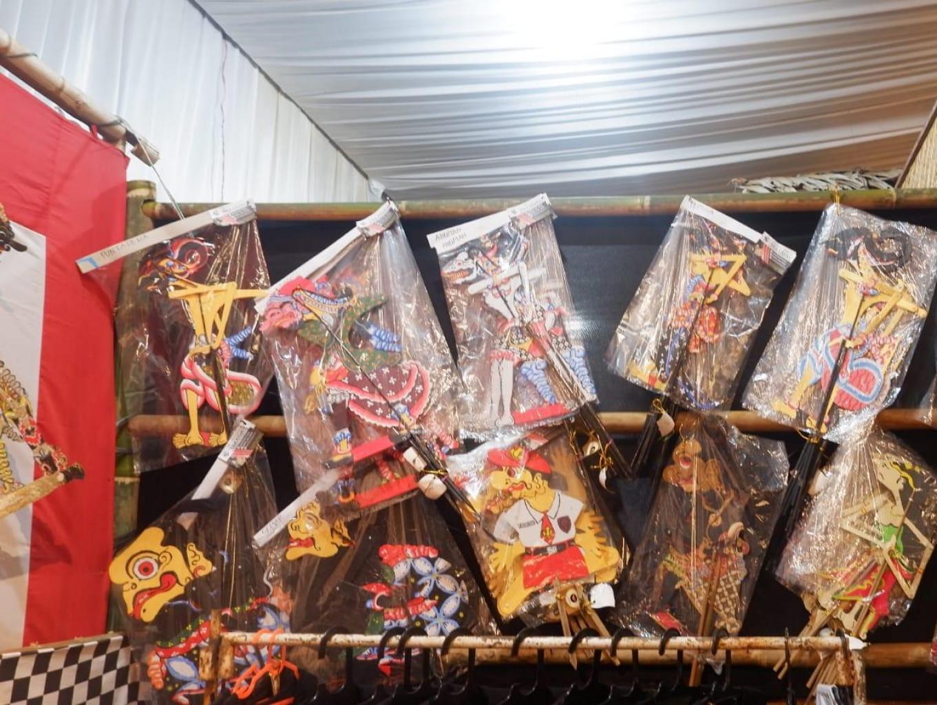 WAYANG KARTON
