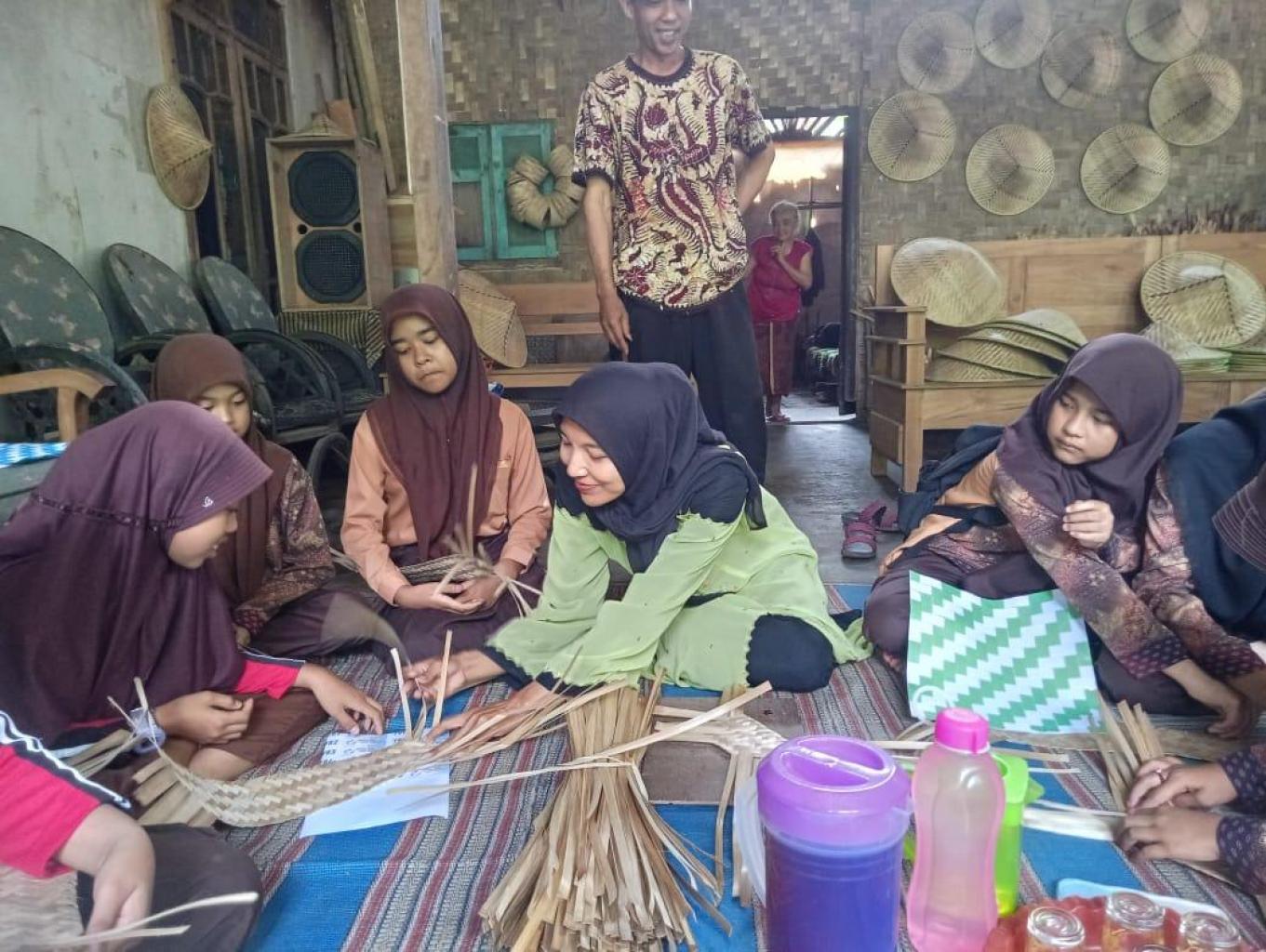 Eduwisata Anyaman Bambu